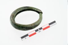 Foto von Bronzekopfschmuckring (NHMW-PRAE-048350)